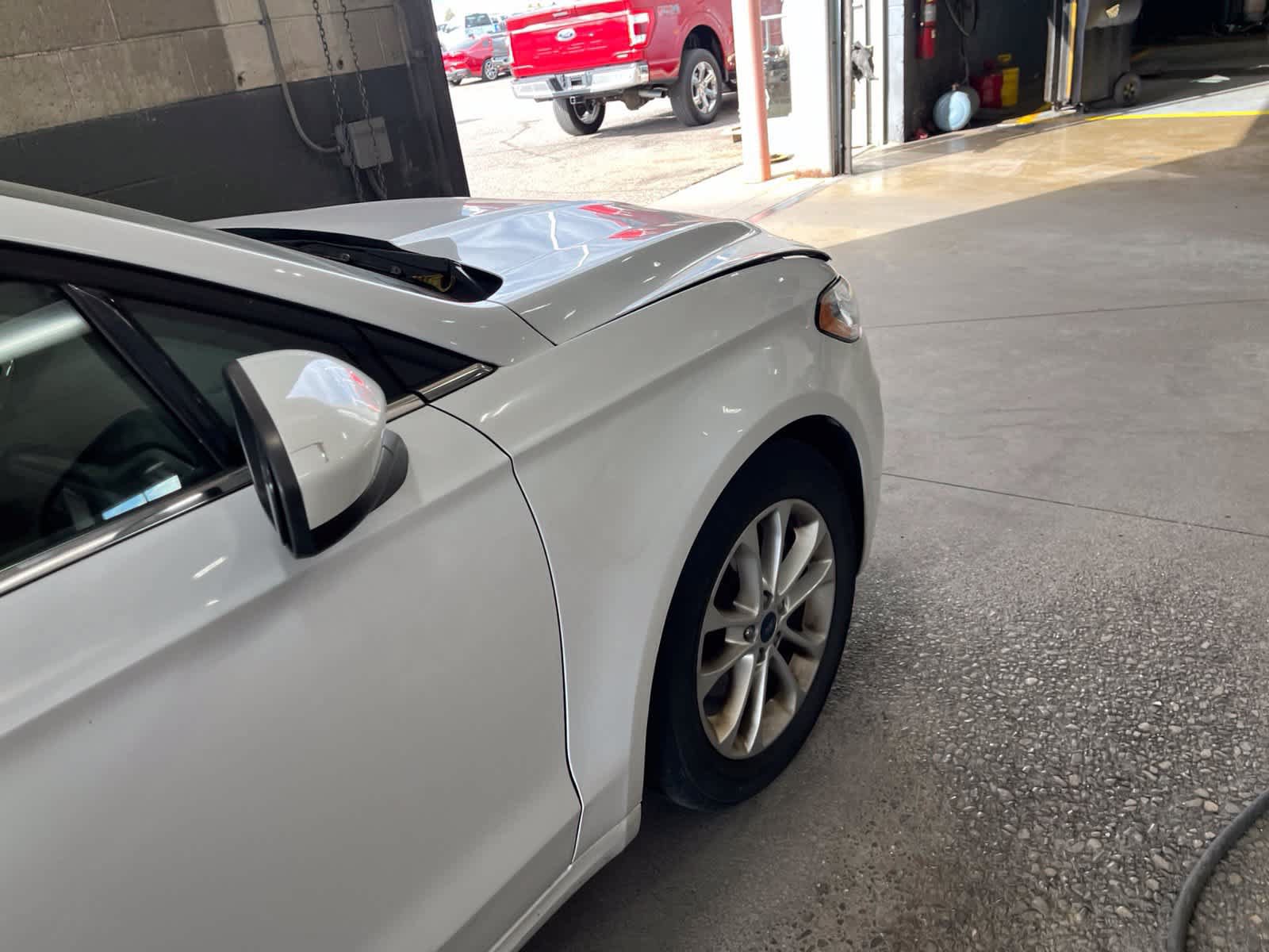 Used 2020 Ford Fusion SE FWD image 15