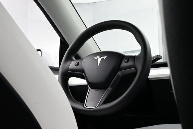 Used 2024 Tesla Model Y Performance AWD/4WD image 17