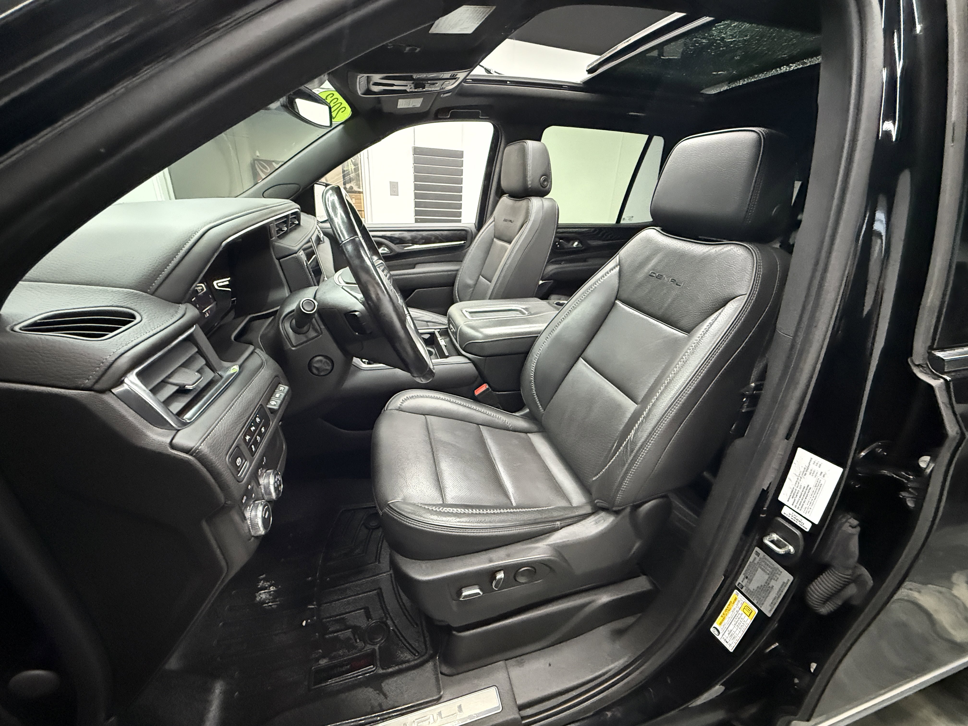 Used 2023 GMC Yukon Denali image 14