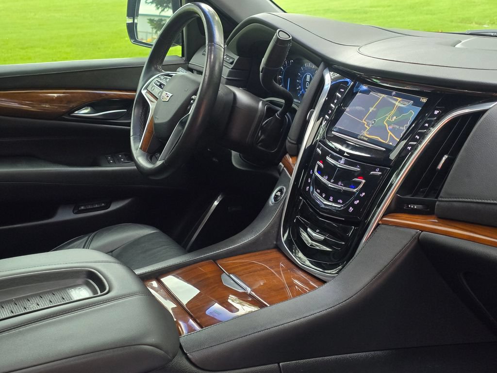 Used 2017 Cadillac Escalade Premium Luxury AWD/4WD image 20