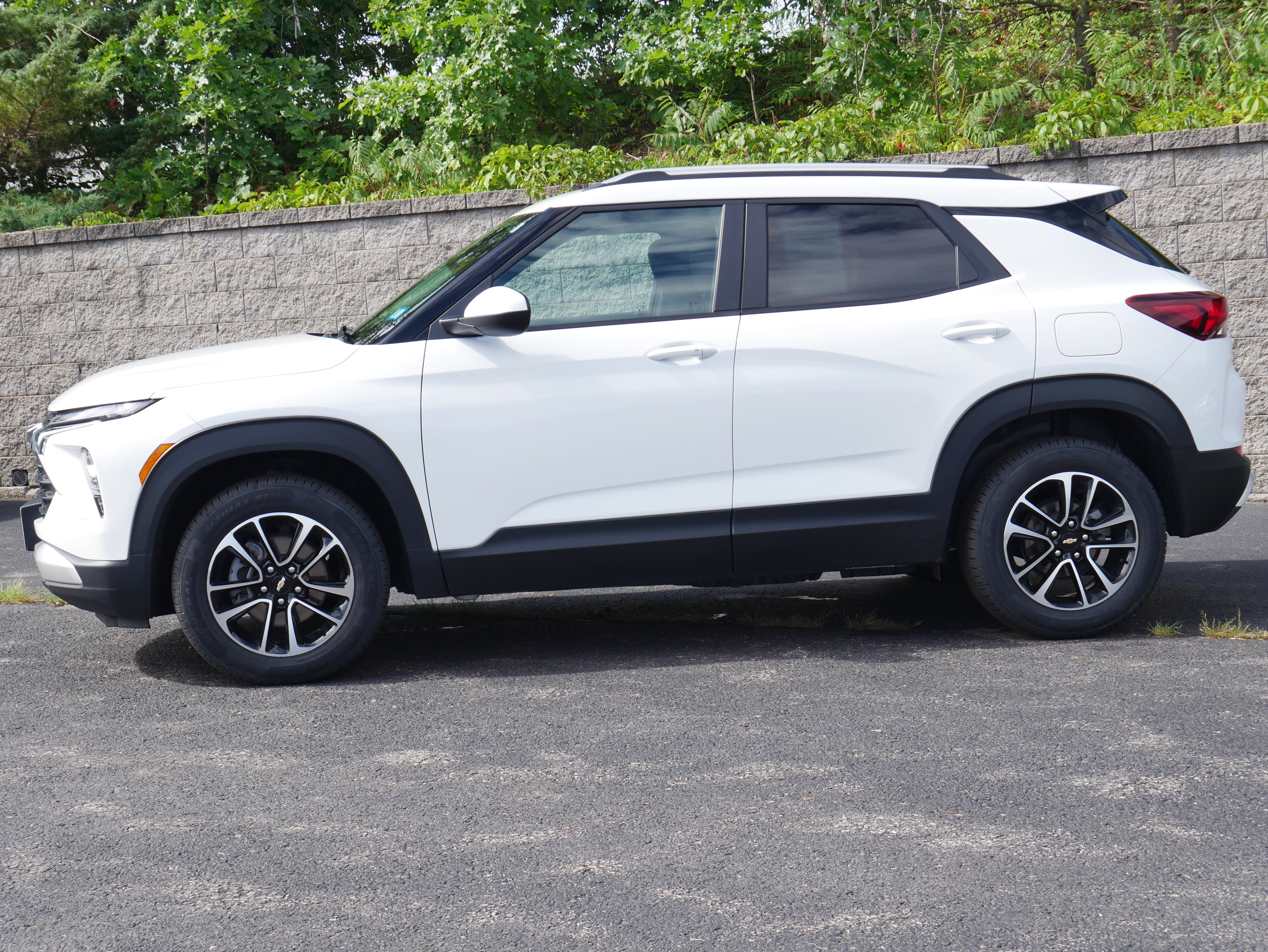 Certified 2024 Chevrolet TrailBlazer LT w/ Driver Confidence Package AWD/4WD image 3