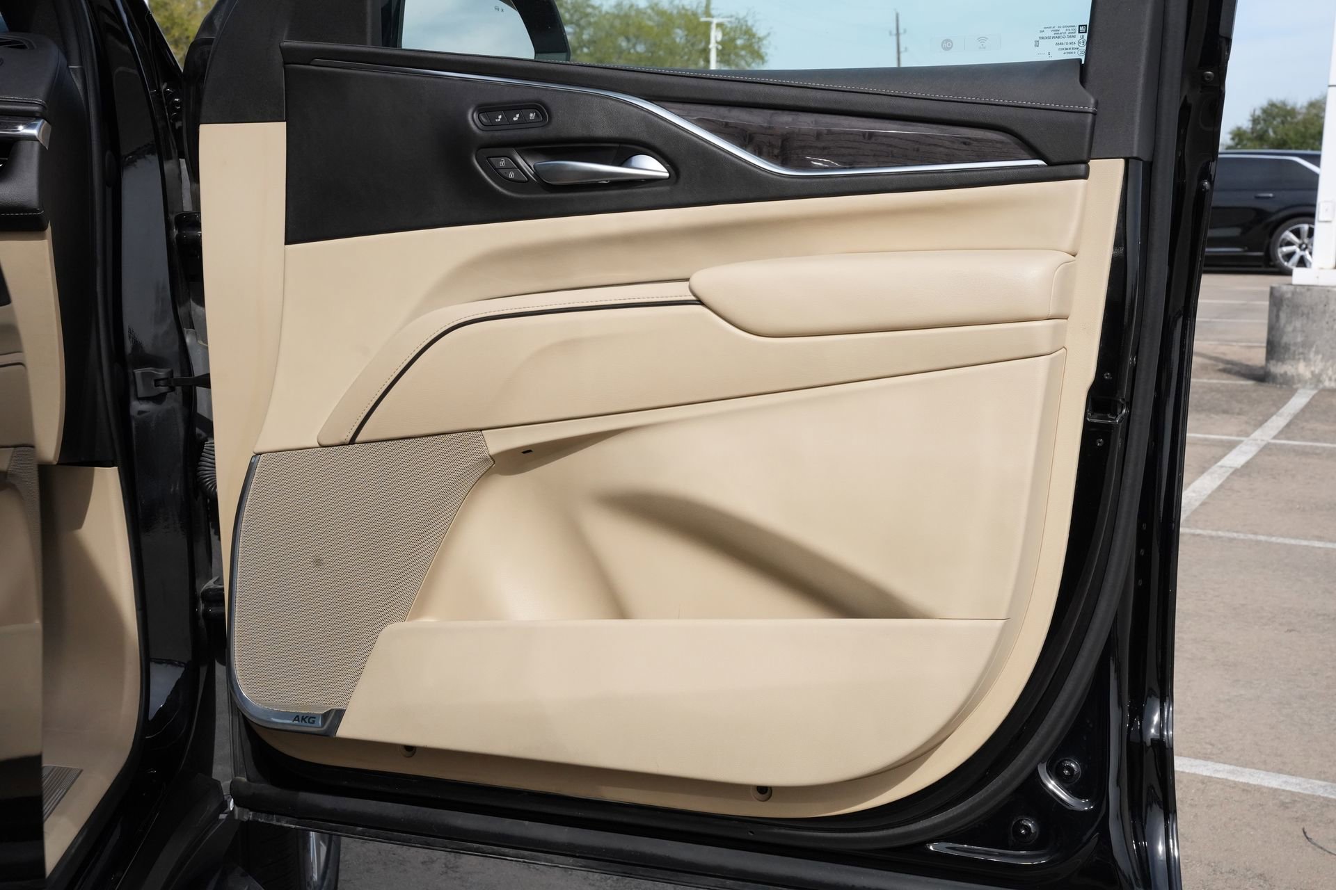 Used 2023 Cadillac Escalade Premium Luxury image 29