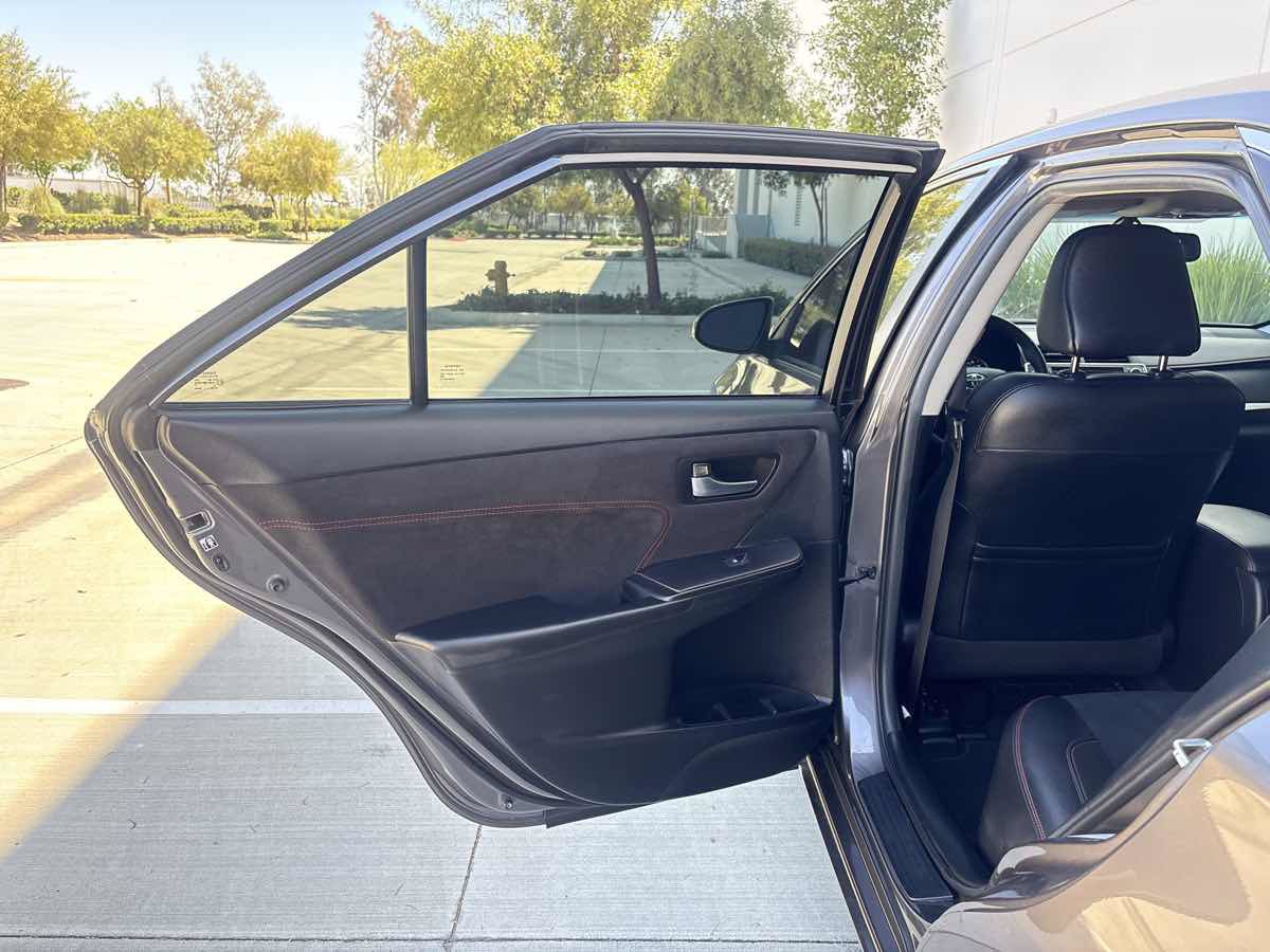 Used 2015 Toyota Camry XSE FWD image 10