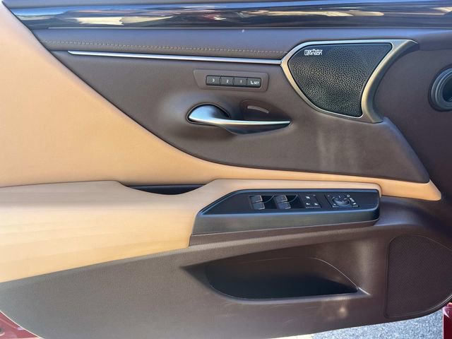 Used 2021 Lexus ES 350 Ultra Luxury w/ Accessory Package 2 FWD image 28
