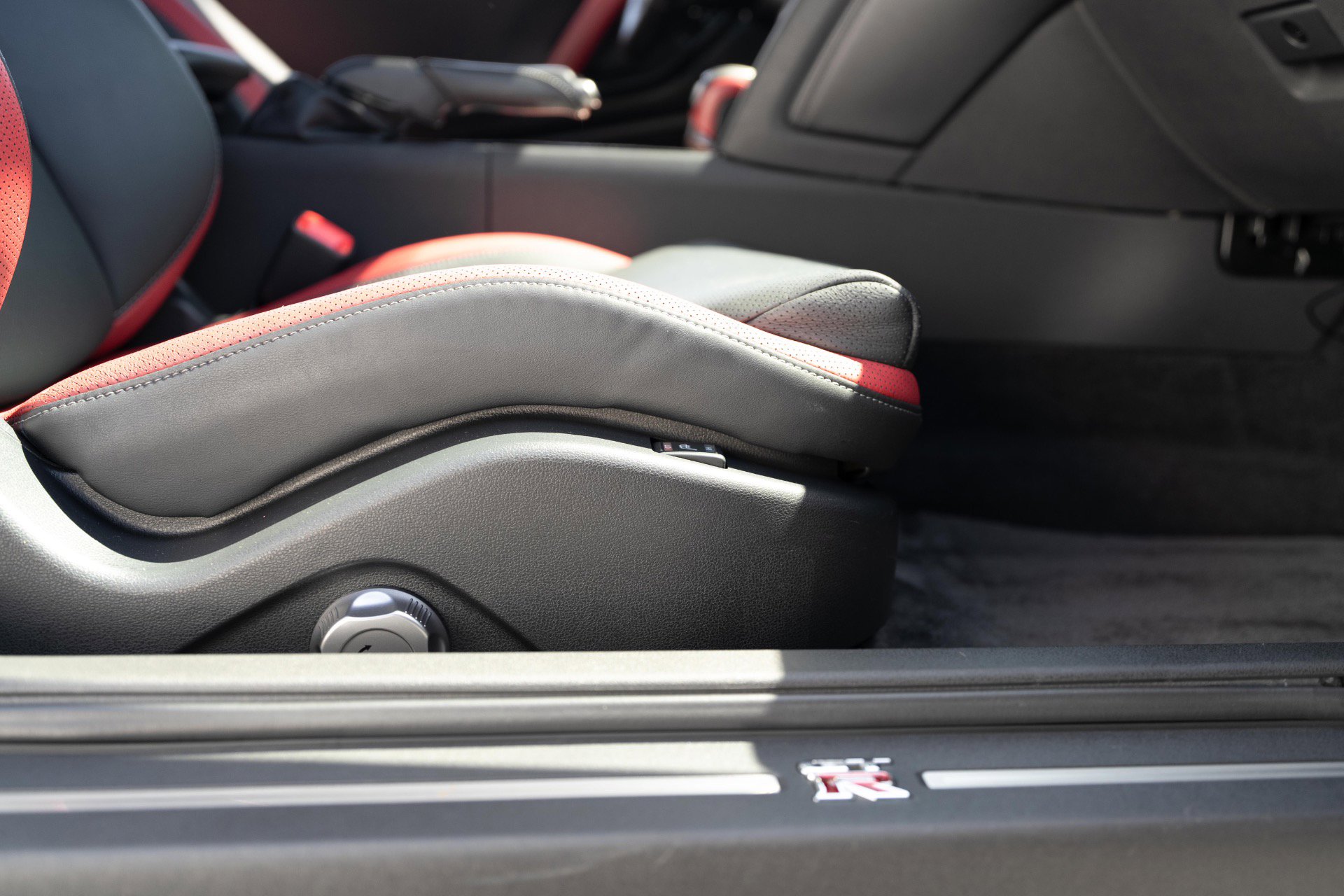 Used 2013 Nissan GT-R Black Edition AWD/4WD image 83