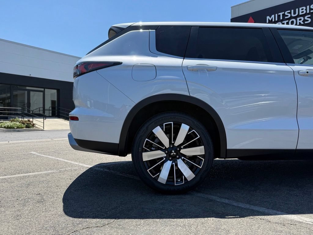 New 2026 Mitsubishi Outlander SE AWD/4WD image 12