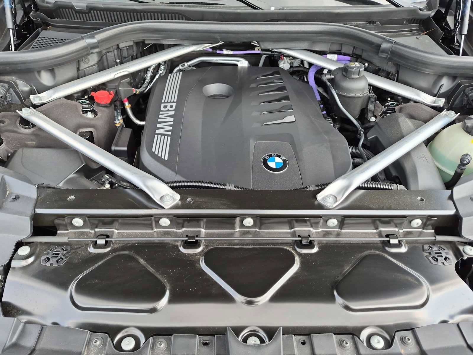 Used 2025 BMW X7 xDrive40i w/ M Sport Package AWD/4WD image 15