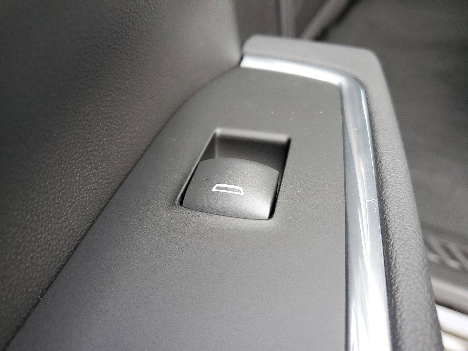 New 2025 GMC Sierra 2500 SLT w/ SLT Convenience Package image 17