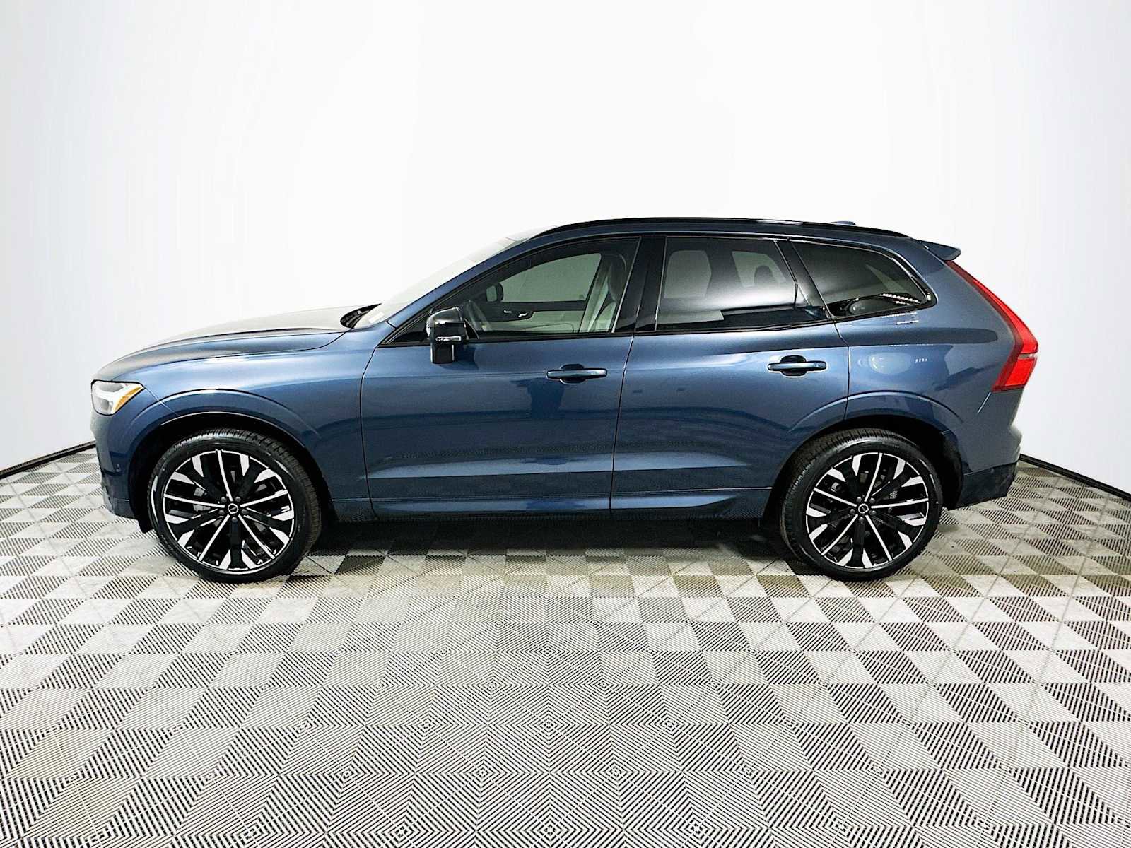 New 2026 Volvo XC60 B5 Ultra w/ Protection Package Premier image 4