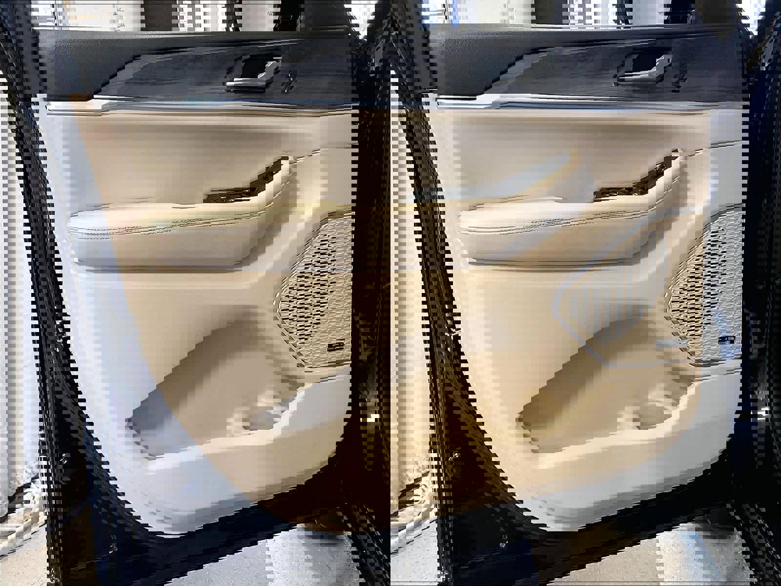 Used 2023 Jeep Grand Cherokee 4WD 4xe w/ Luxury Tech Group II image 9