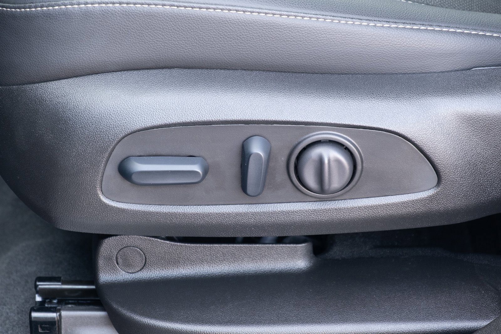 Used 2023 GMC Acadia SLT image 12