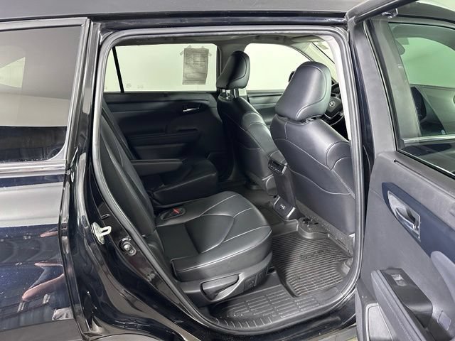Used 2023 Toyota Highlander XLE AWD/4WD image 12