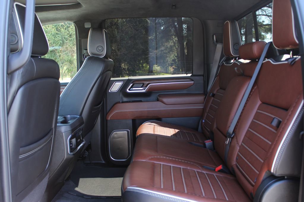 Used 2025 GMC Sierra 3500 Denali Ultimate image 12