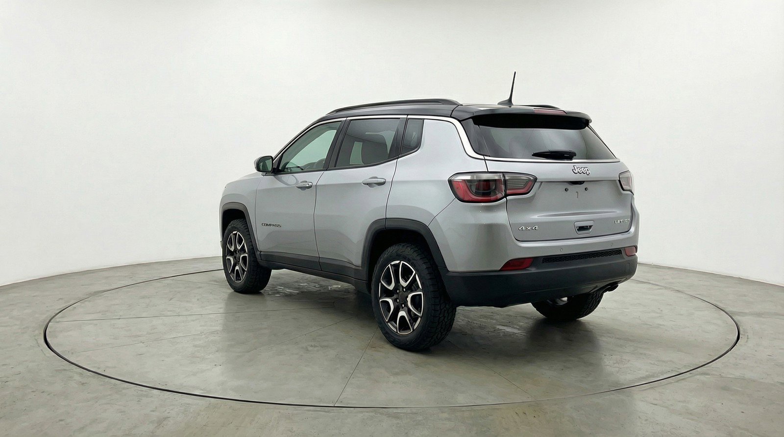 Used 2025 Jeep Compass Trailhawk image 6