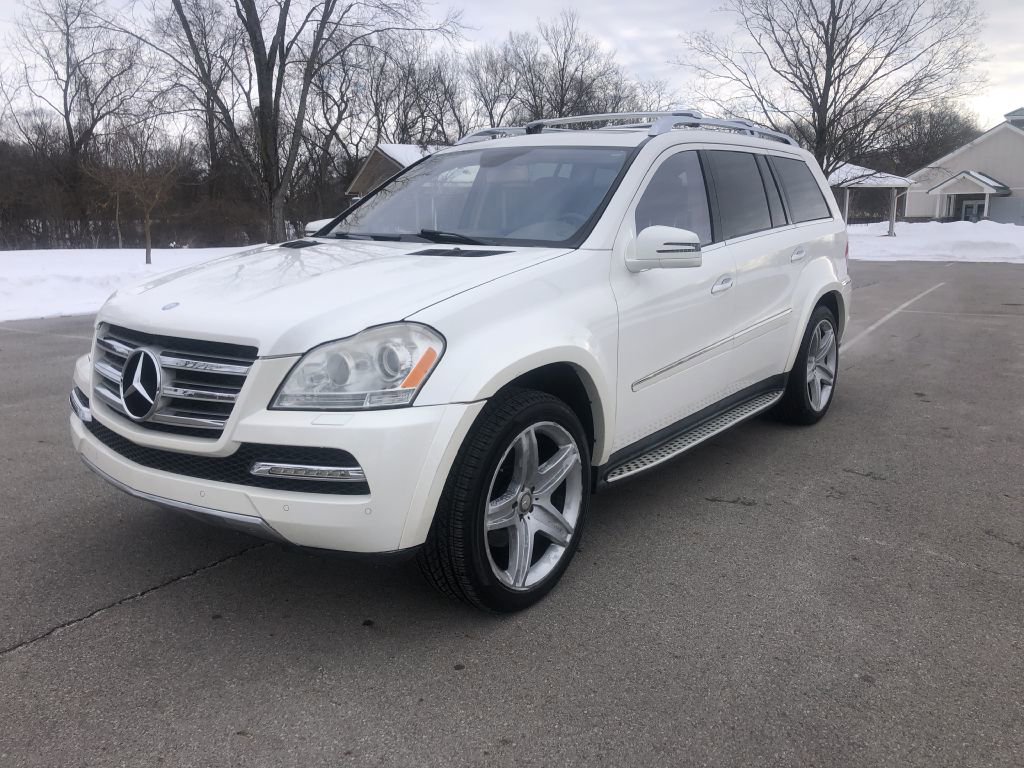Used 2011 Mercedes-Benz GL 550 4MATIC image 3
