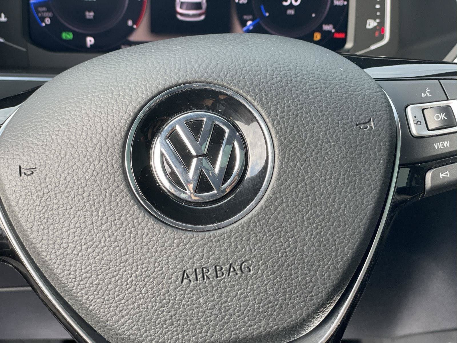 Used 2020 Volkswagen Tiguan SEL AWD/4WD image 33