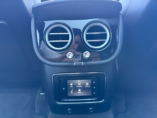 Used 2019 Bentley Bentayga AWD/4WD image 27