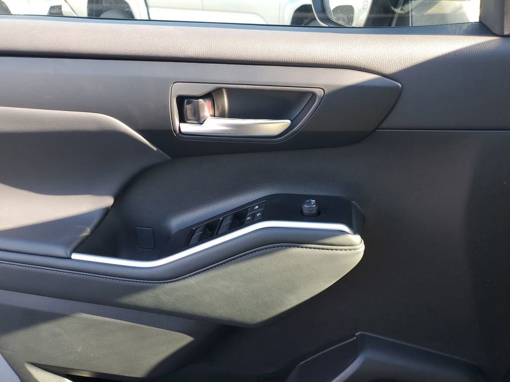 New 2026 Toyota Highlander XSE image 30