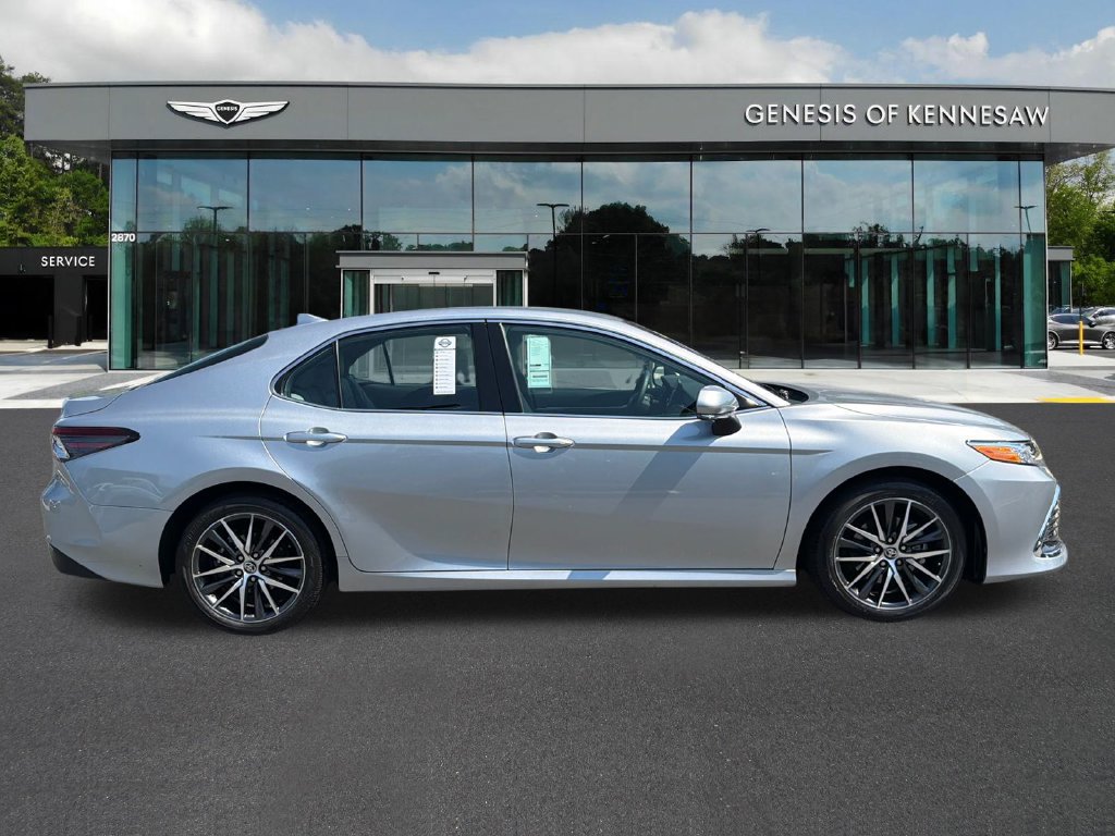 Used 2021 Toyota Camry XLE FWD image 9