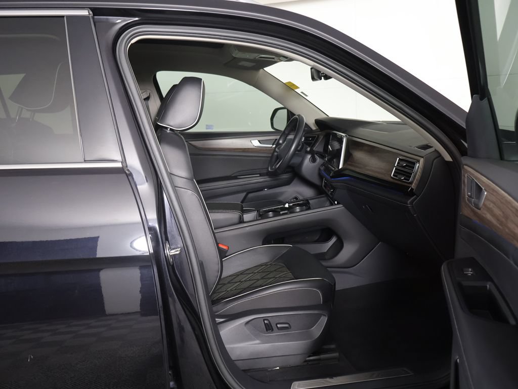Used 2024 Volkswagen Atlas SEL Premium R-Line AWD/4WD image 32
