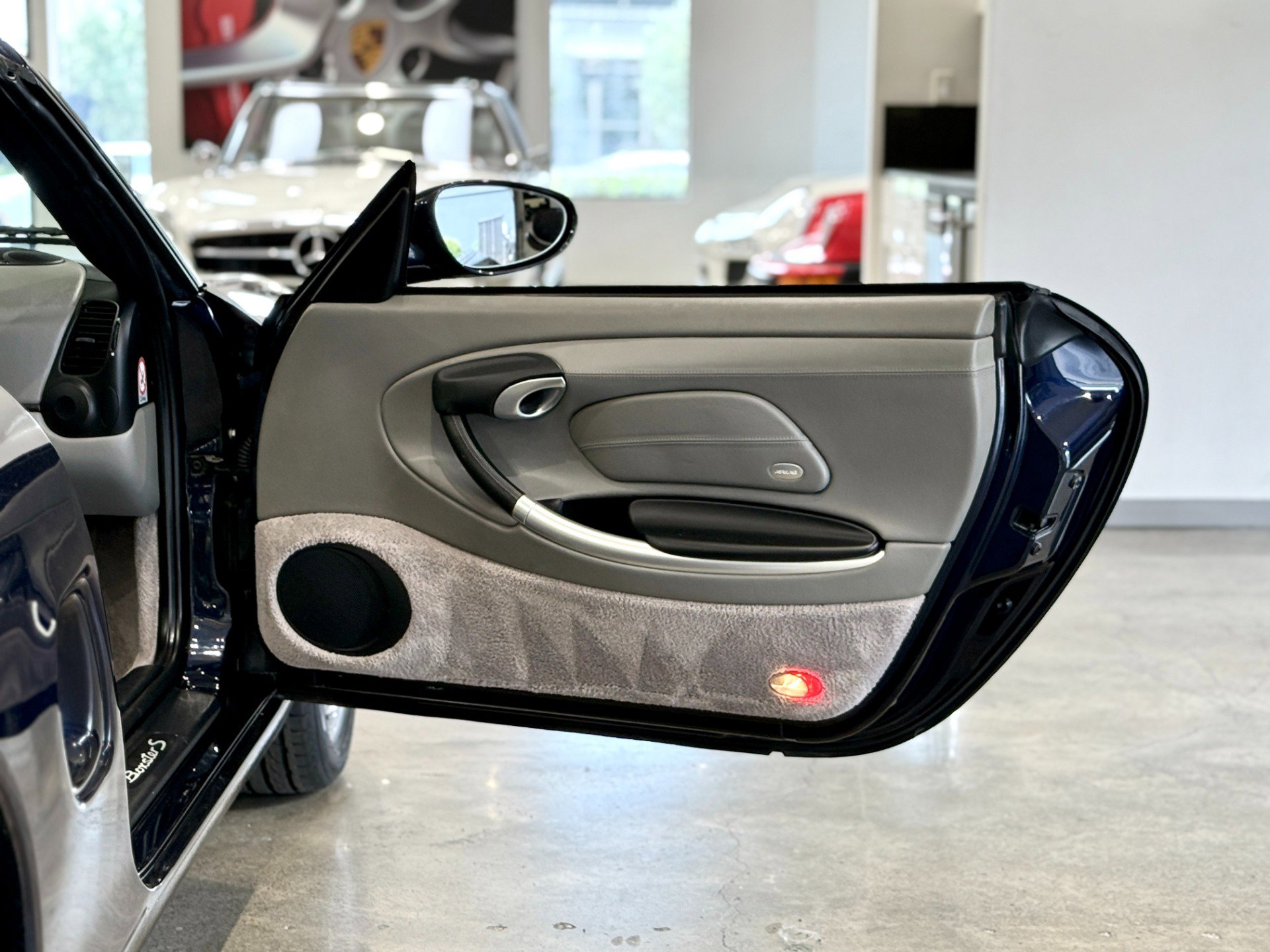 Used 2001 Porsche Boxster S image 30