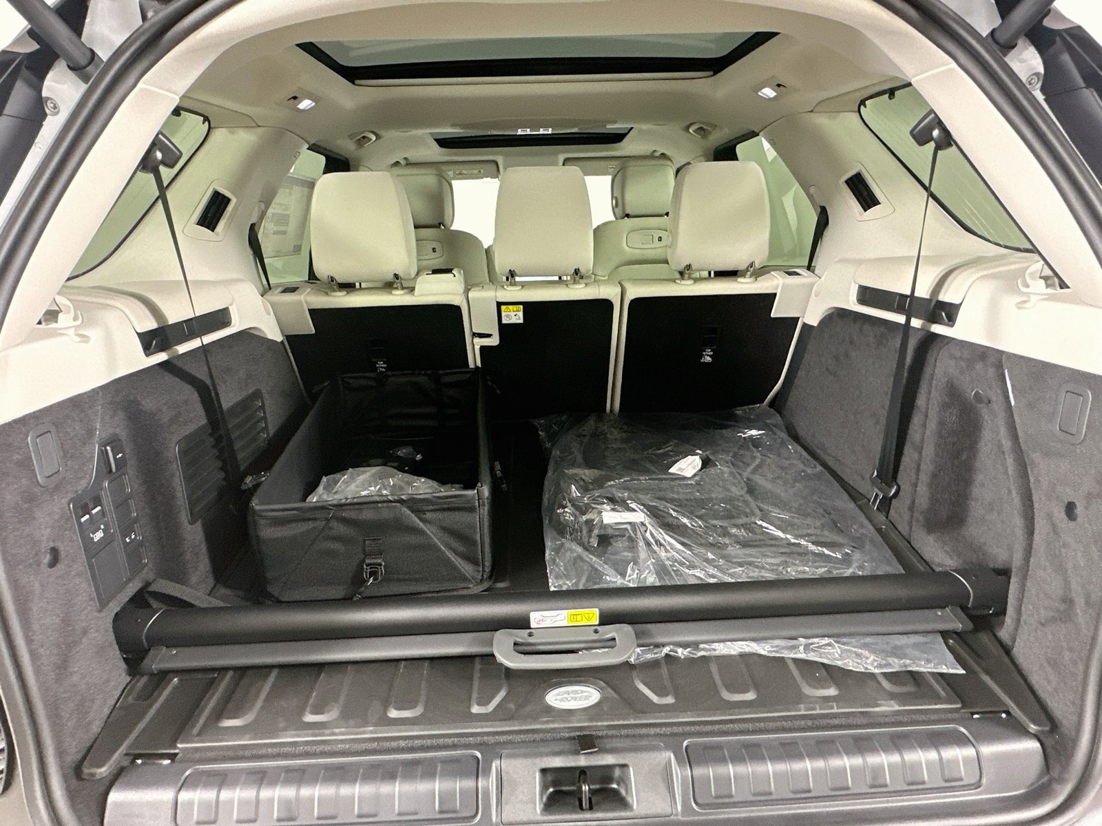New 2026 Land Rover Discovery Limited Edition AWD/4WD image 41