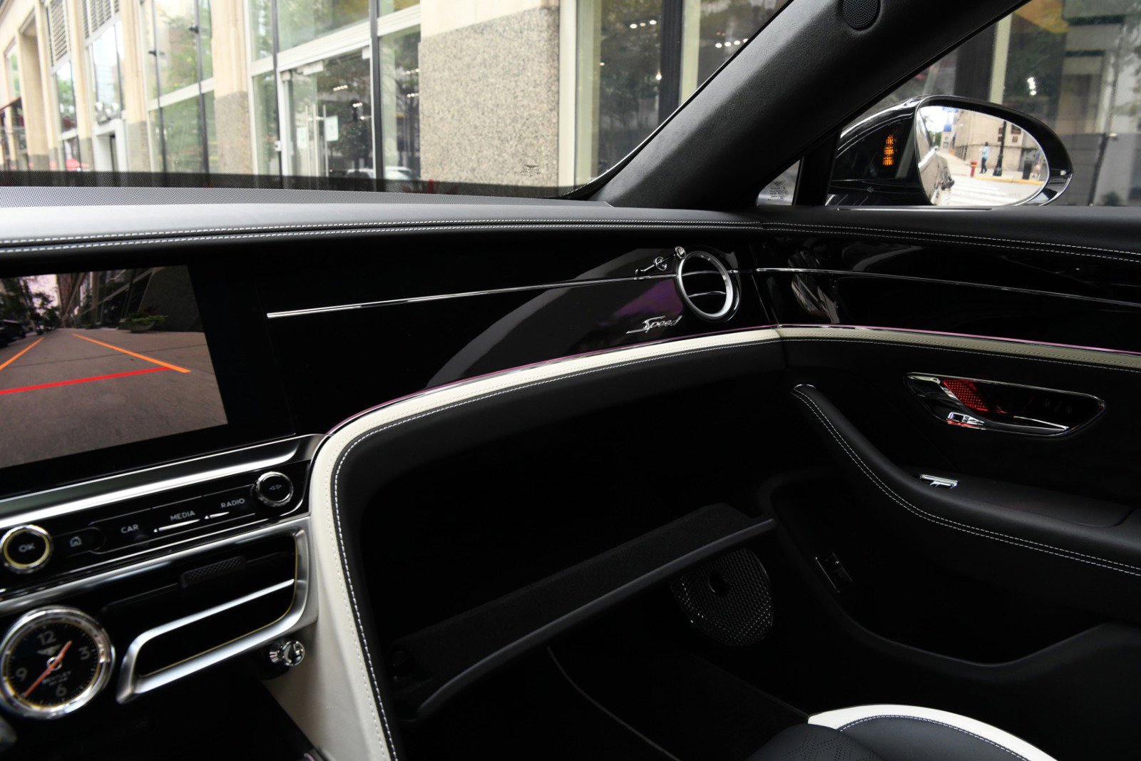 New 2025 Bentley Flying Spur Plug-In Hybrid image 21