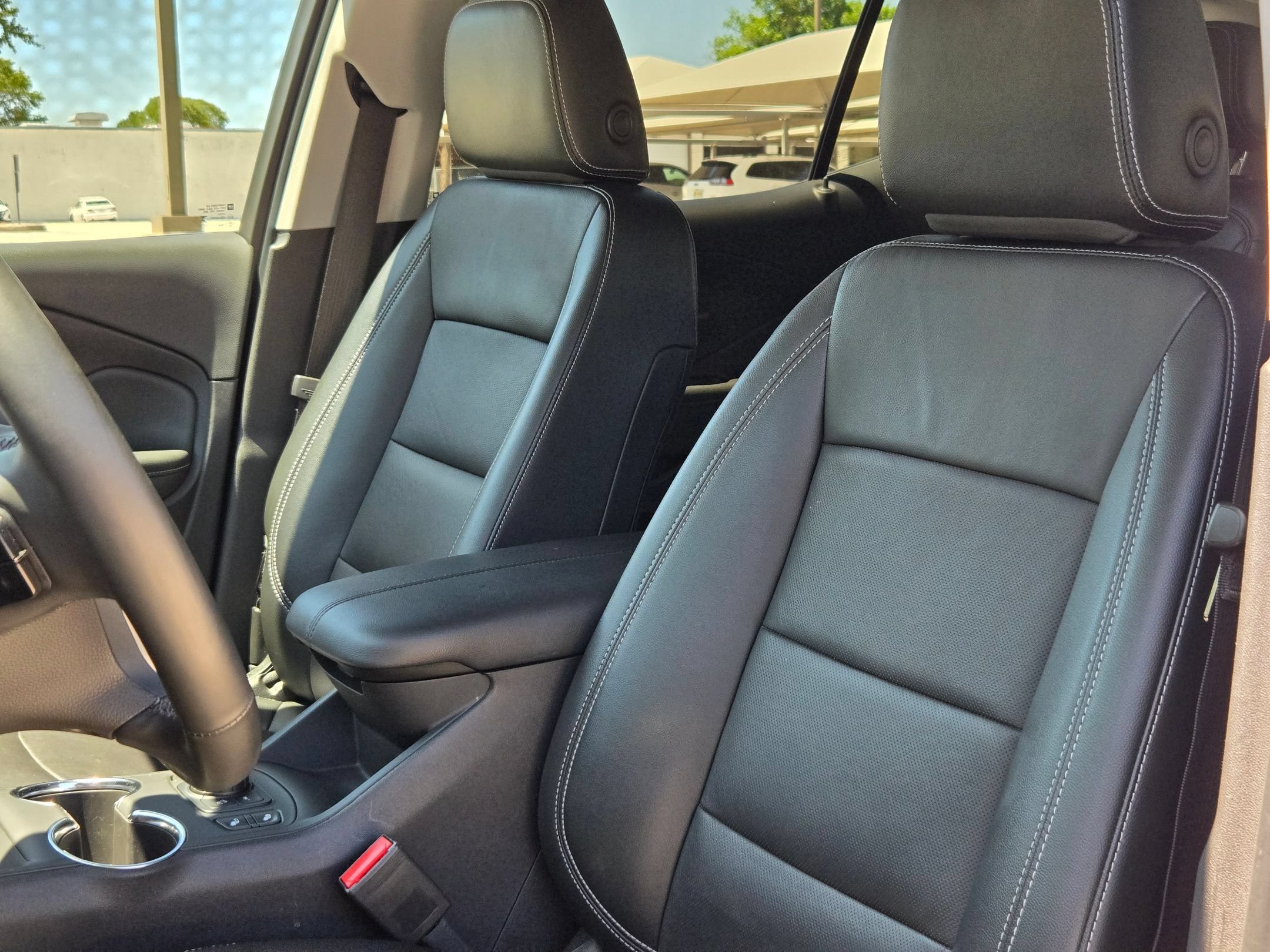 Used 2024 GMC Terrain SLT AWD/4WD image 14