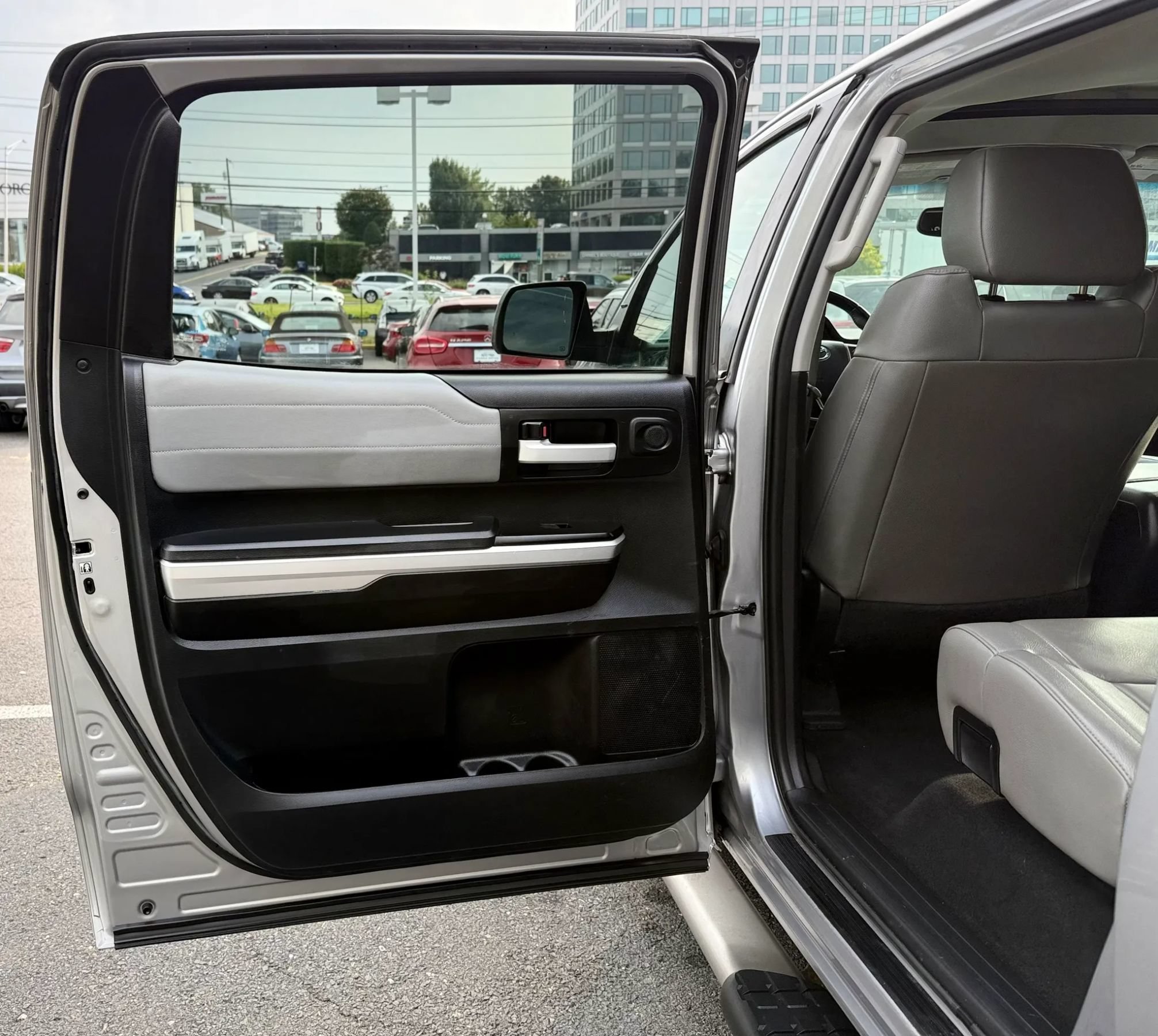 Used 2017 Toyota Tundra Limited w/ Limited Premium Package AWD/4WD image 19