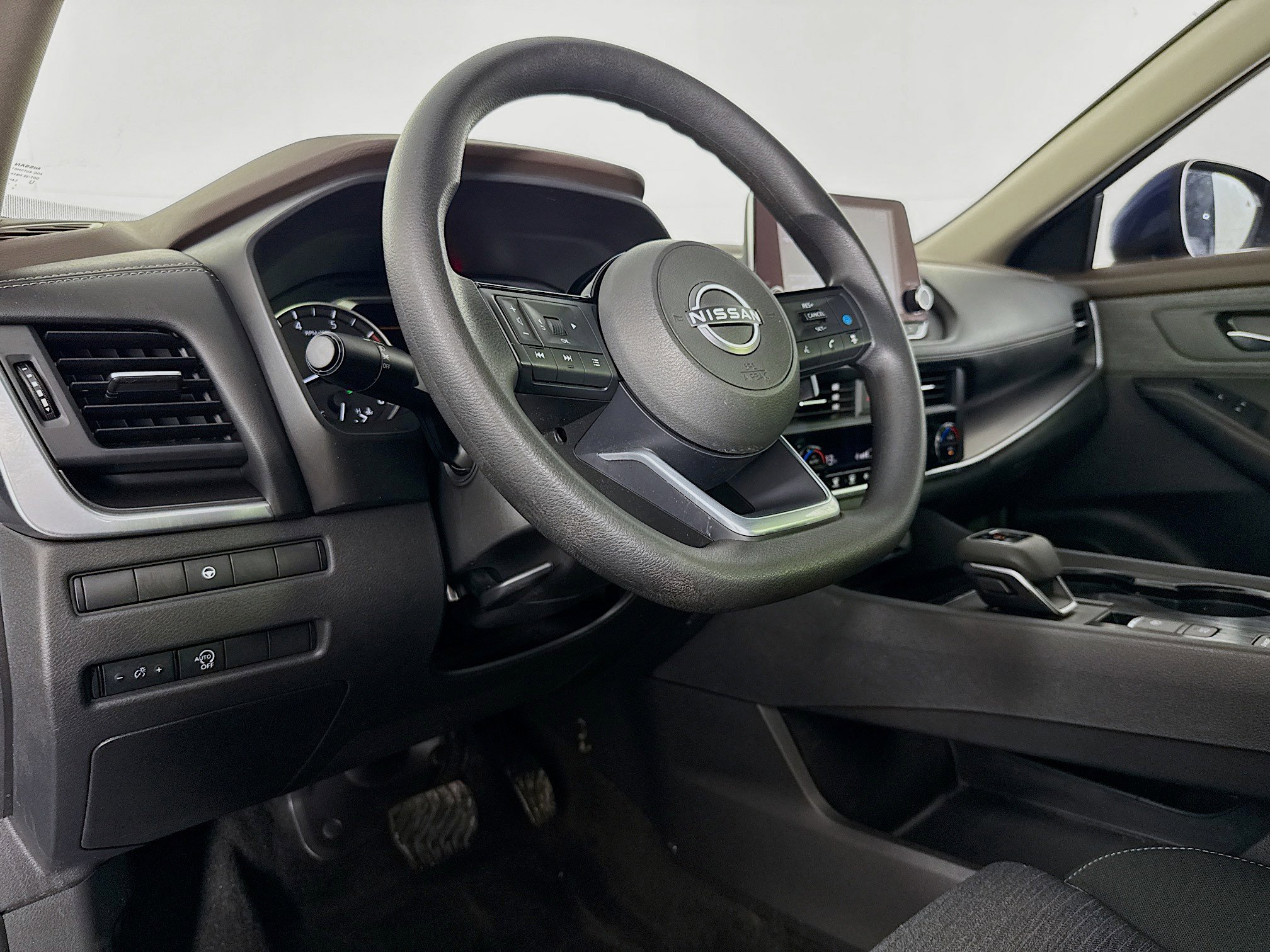 Used 2023 Nissan Rogue SV FWD image 22