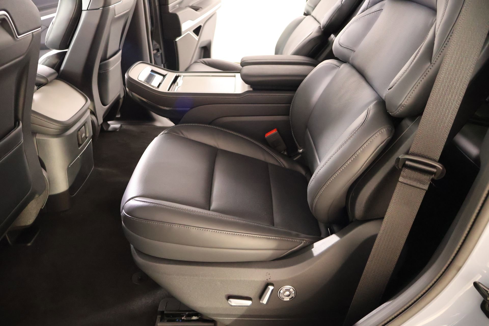 New 2026 Lincoln Navigator Reserve image 13