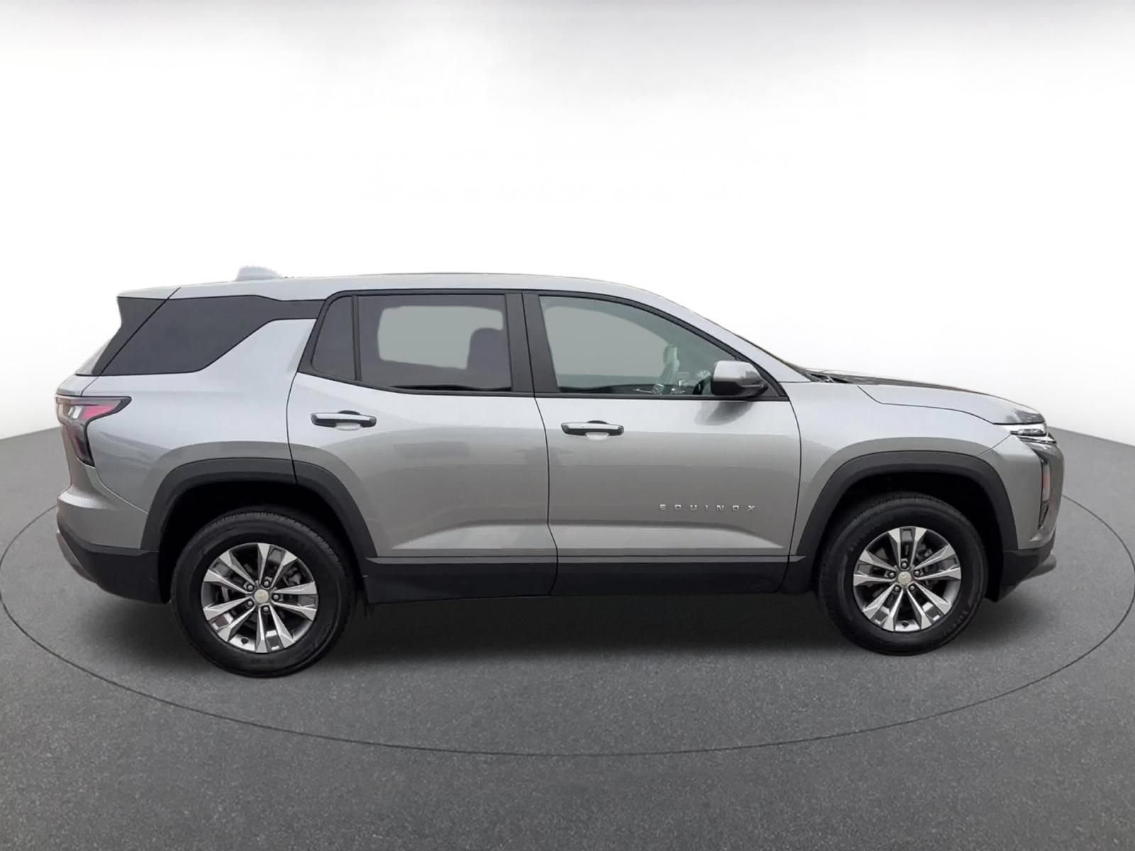 Used 2025 Chevrolet Equinox LT FWD image 16