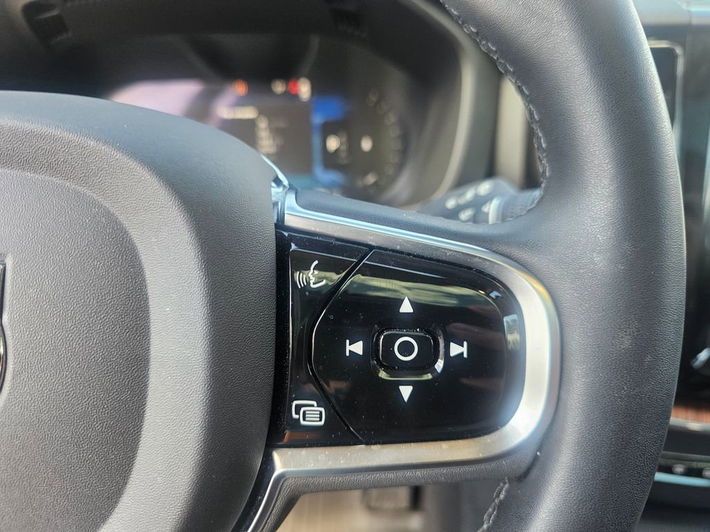 Certified 2023 Volvo XC60 B5 Plus image 23
