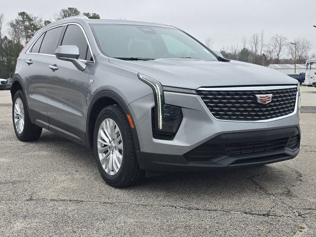 Used 2024 Cadillac XT4 Luxury w/ Cold Weather Package image 7