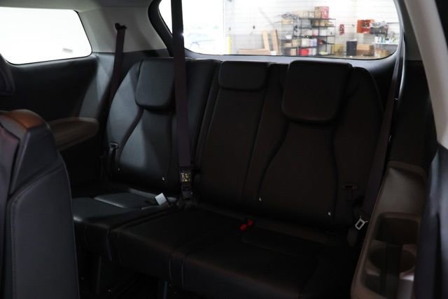Used 2025 Kia Carnival FWD image 12