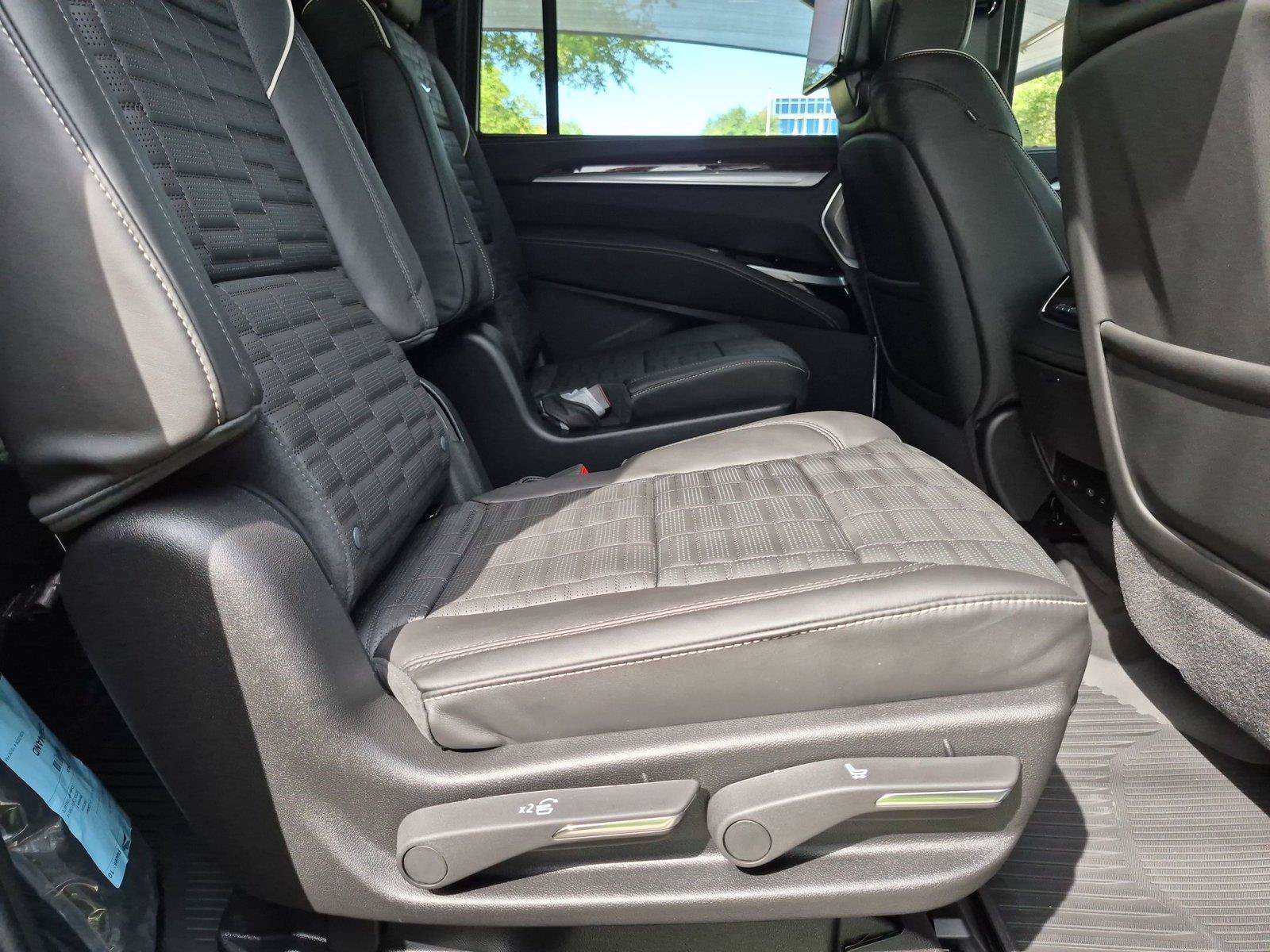 New 2027 Cadillac Escalade ESV Platinum Sport w/ LPO, ONYX Package AWD/4WD image 29