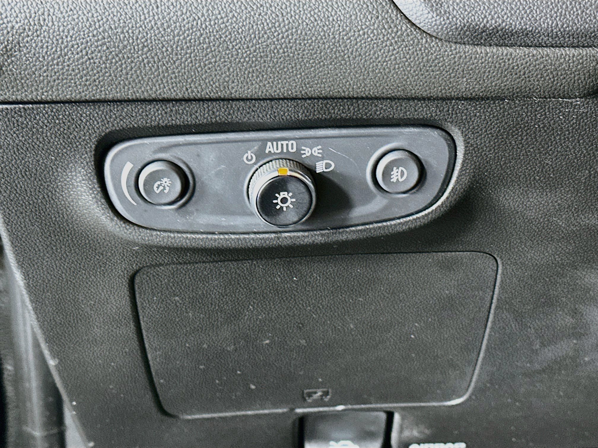 Used 2020 Buick Encore GX Select w/ Sport Touring Package FWD image 17
