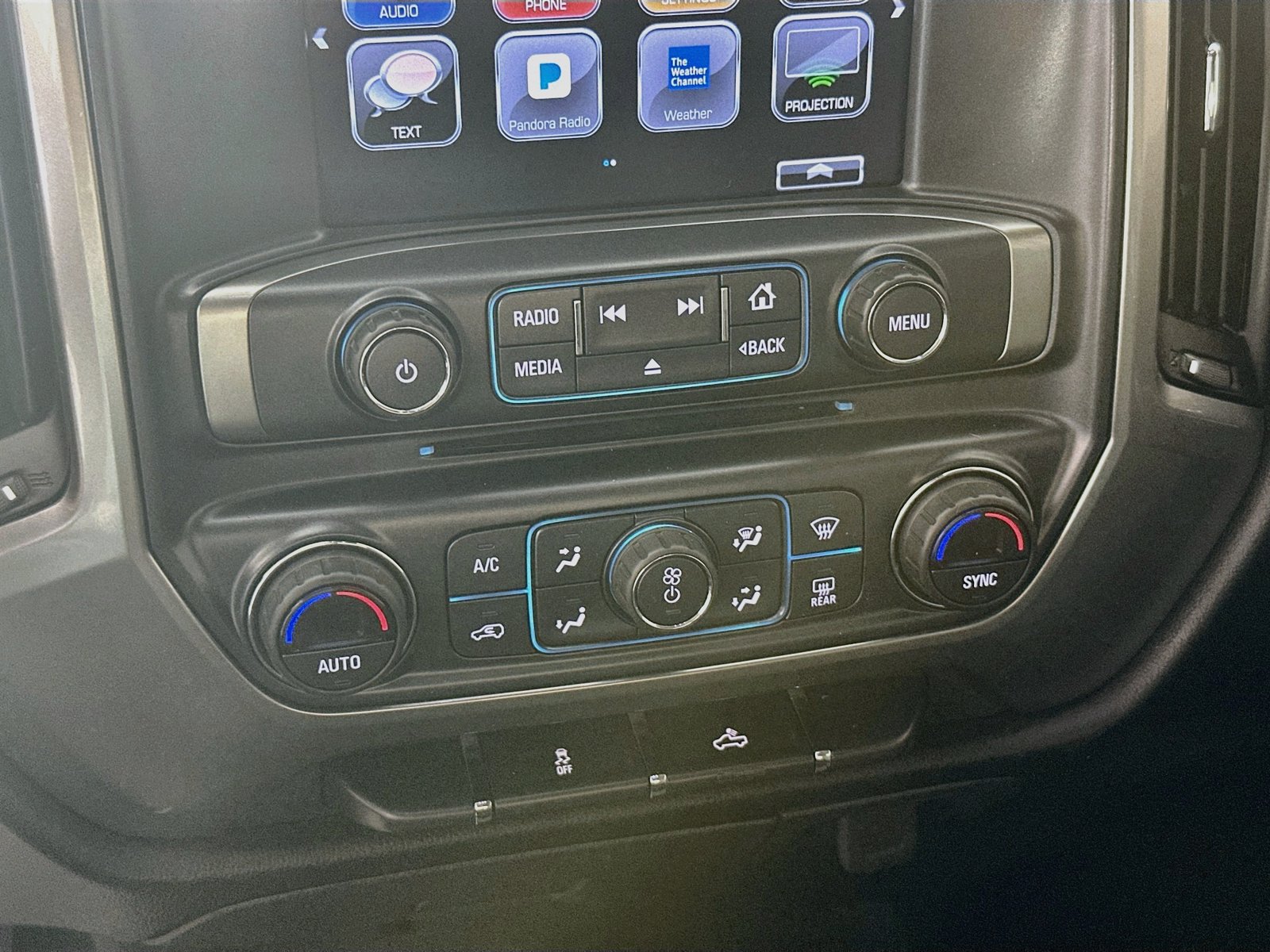 Used 2018 Chevrolet Silverado 1500 LT w/ LT Eassist Package AWD/4WD image 16