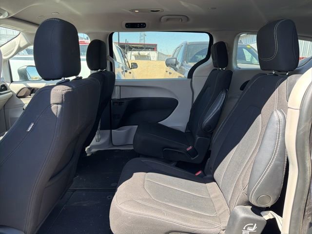 Used 2022 Chrysler Voyager LX image 11