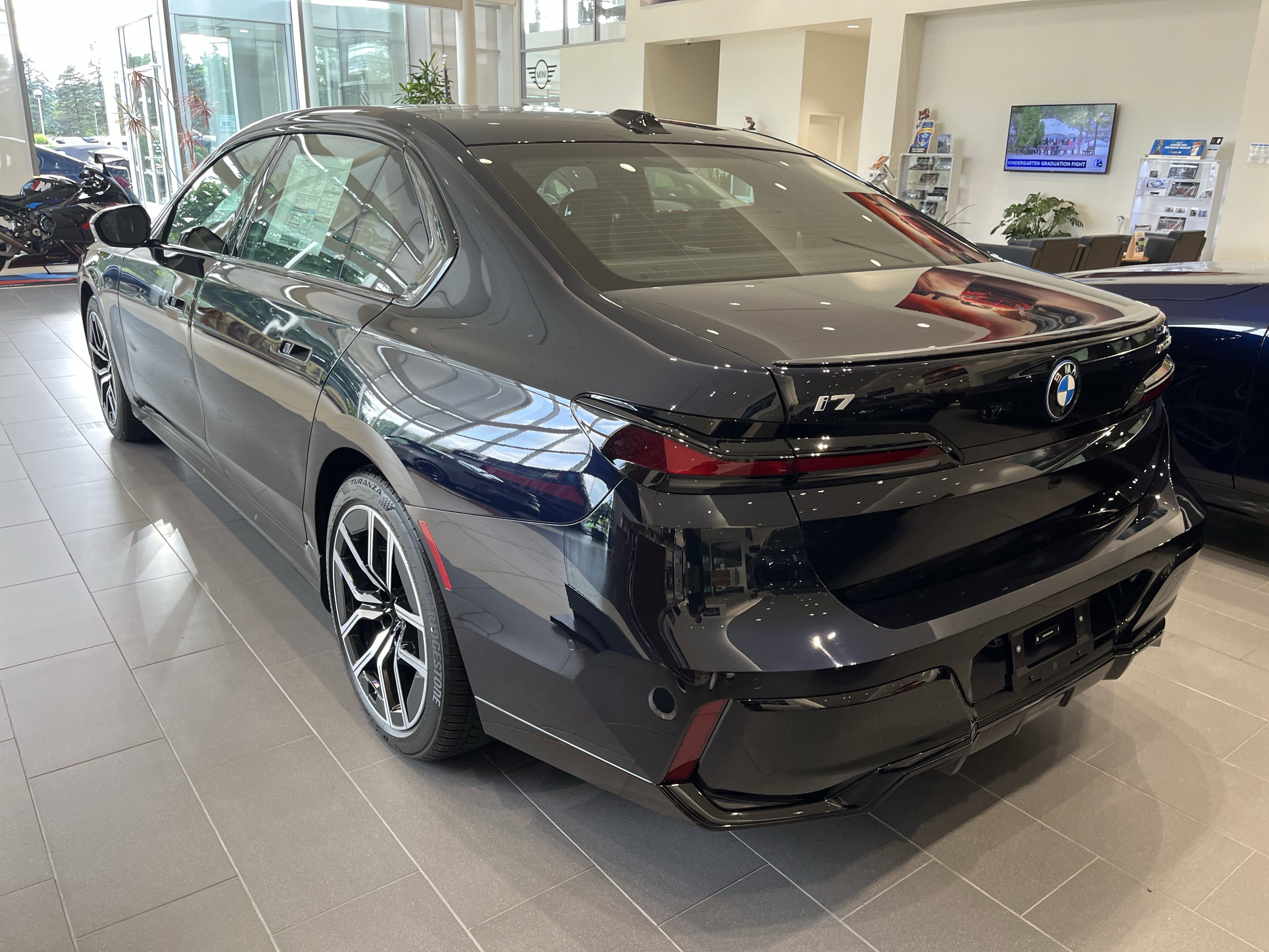 Used 2025 BMW i7 xDrive60 w/ Executive Package image 6