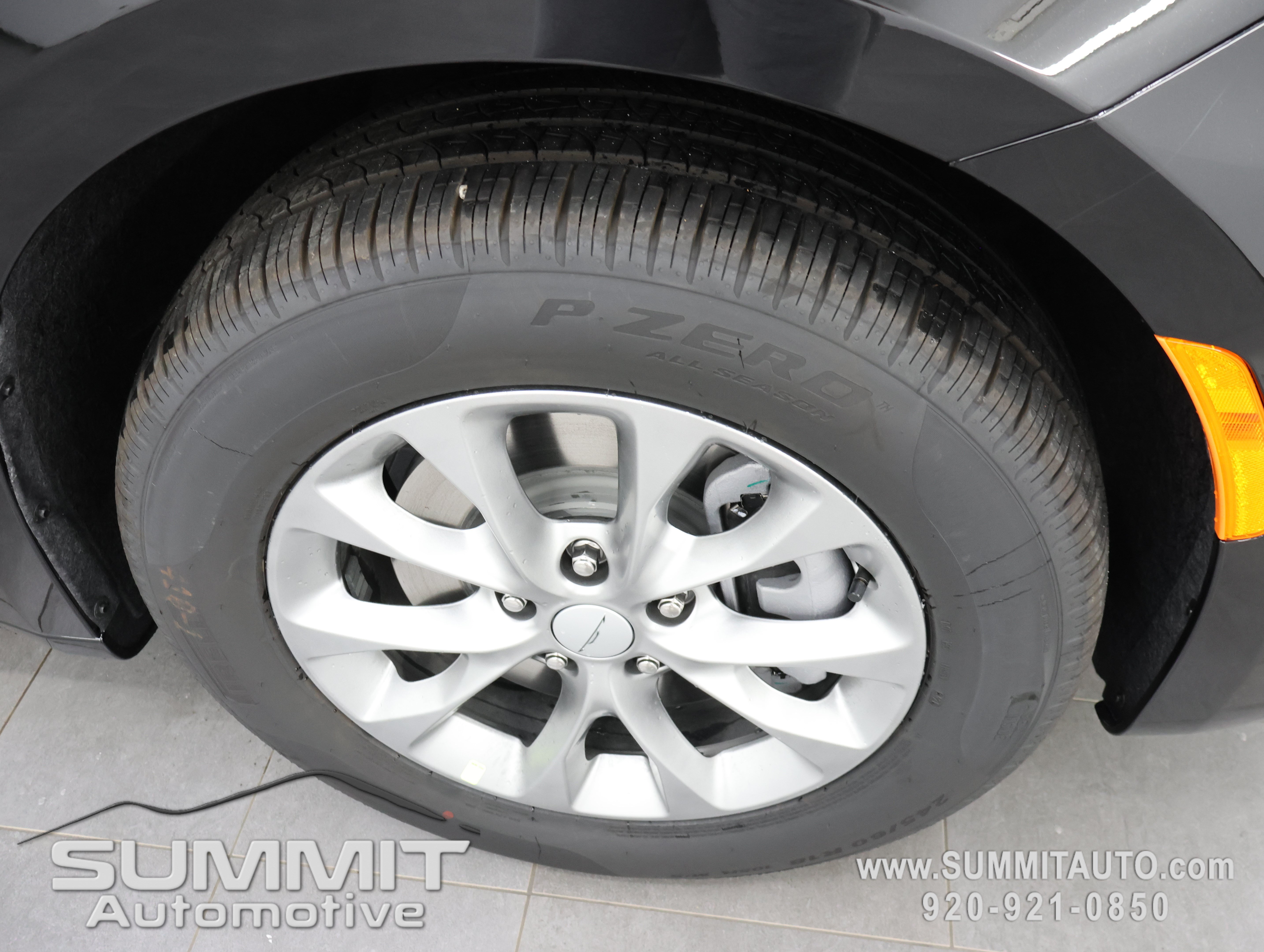 New 2027 Chrysler Pacifica Limited AWD/4WD image 3