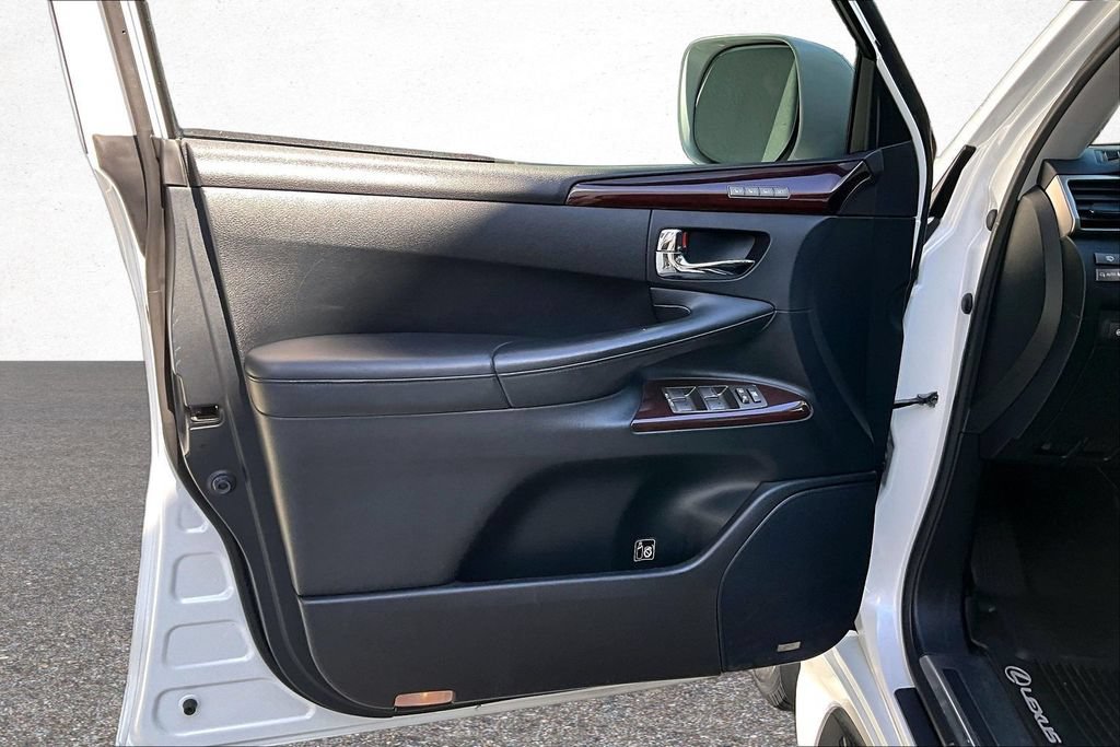 Used 2013 Lexus LX 570 4WD w/ Luxury Pkg image 20