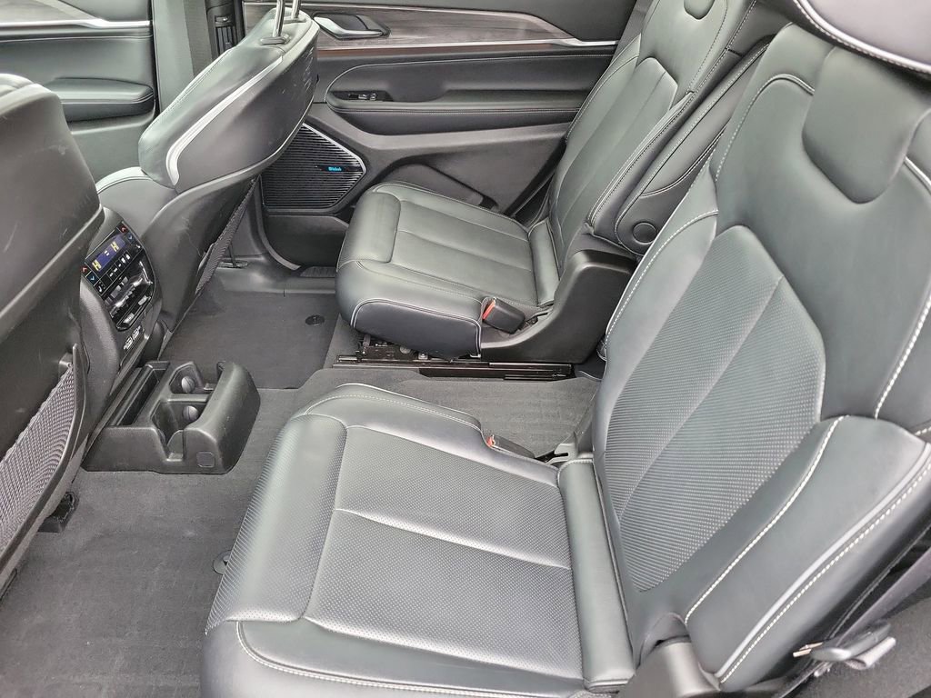 Used 2022 Jeep Grand Cherokee L Overland w/ Advanced Protech Group III AWD/4WD image 29