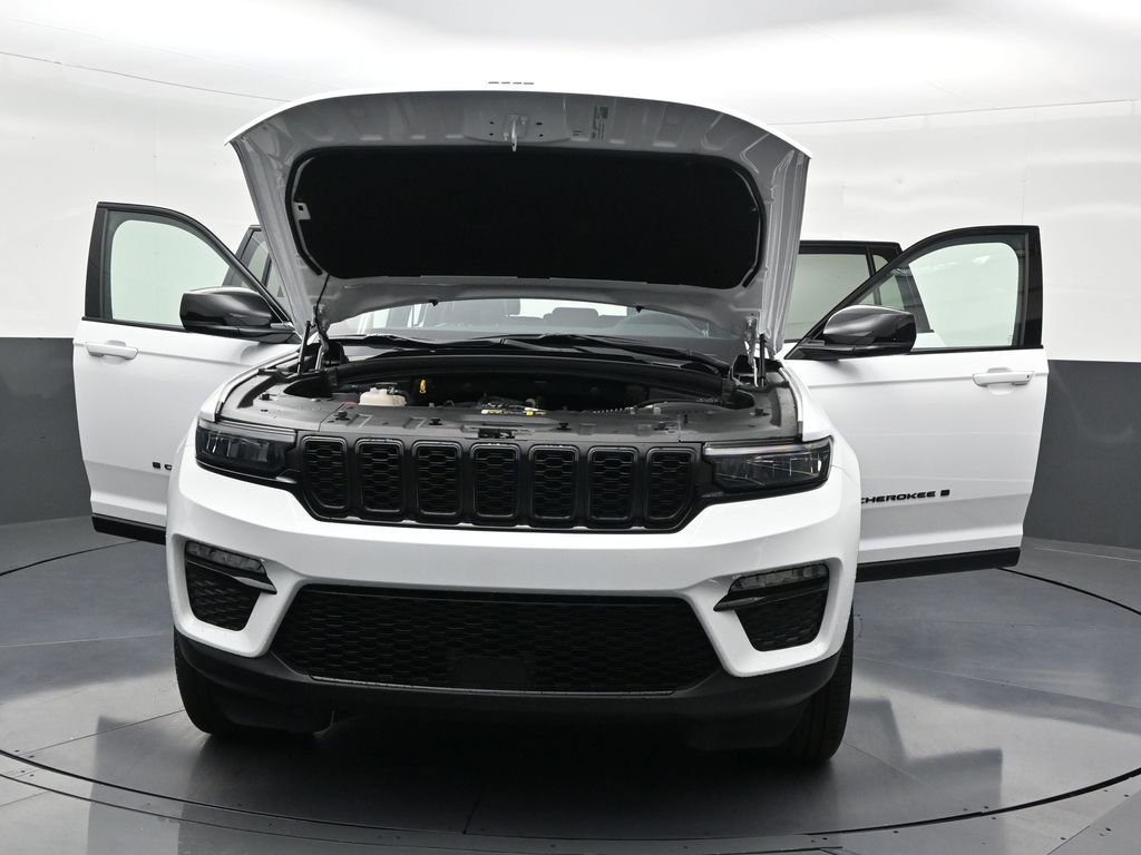 Used 2025 Jeep Grand Cherokee Limited w/ Black Appearance Package image 36