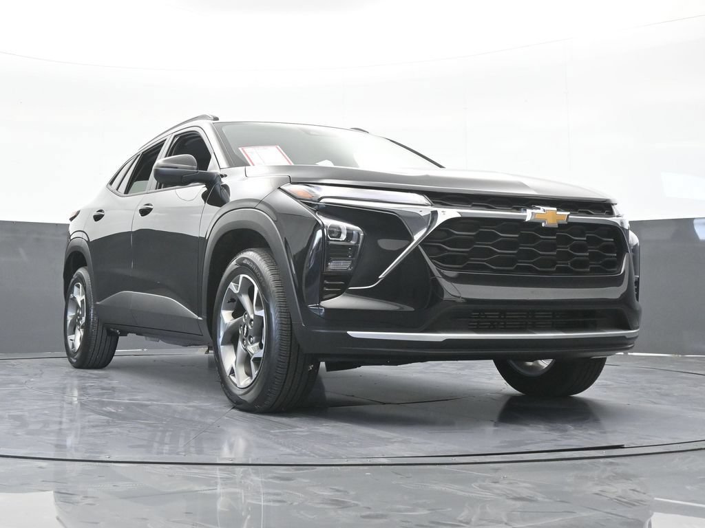 Used 2025 Chevrolet Trax LT FWD image 60