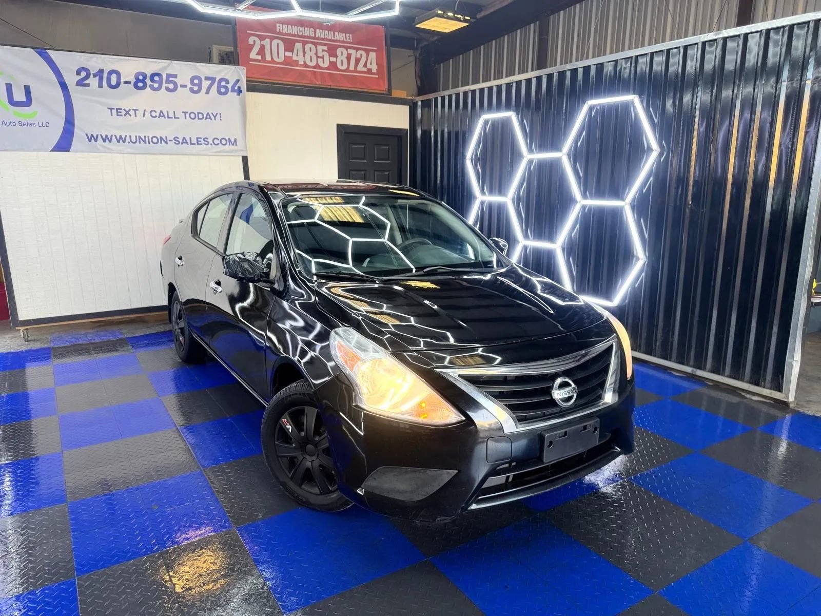 Used 2016 Nissan Versa SV image 1
