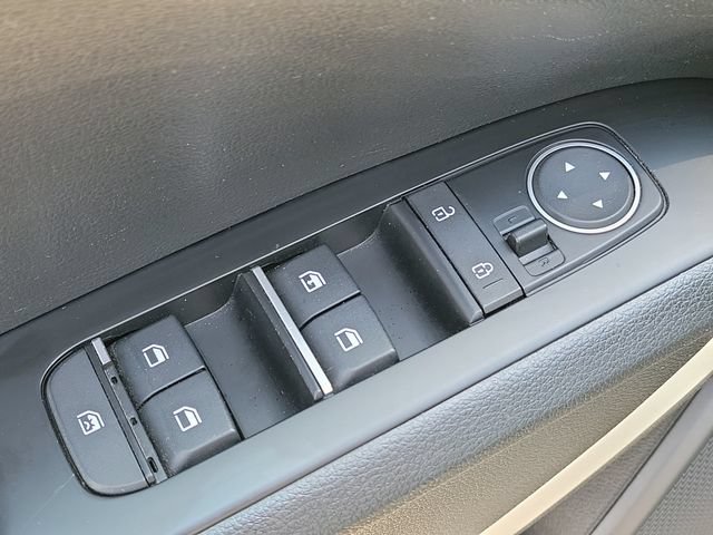 Used 2024 Kia Soul LX w/ Option Group 015 FWD image 16