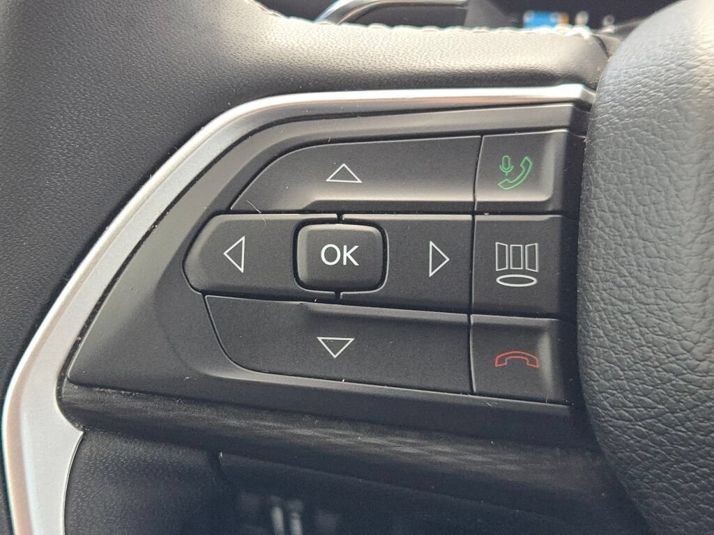 Used 2024 Jeep Grand Cherokee Altitude RWD image 34