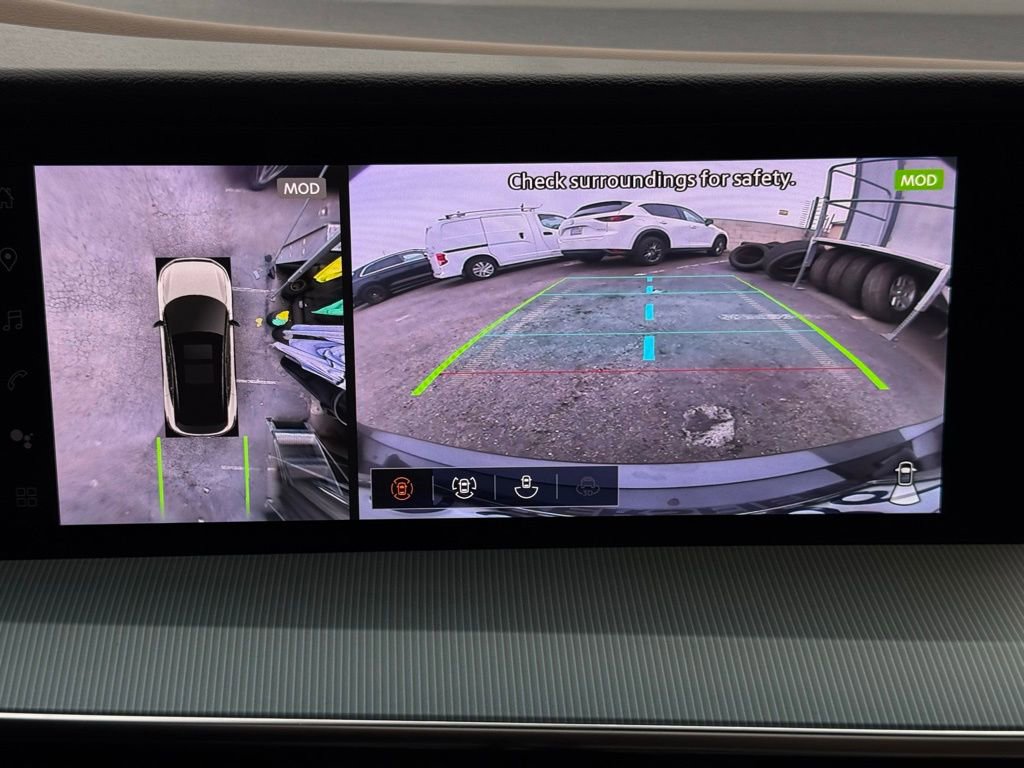 Certified 2025 Nissan Murano Platinum w/ Cargo Package image 32