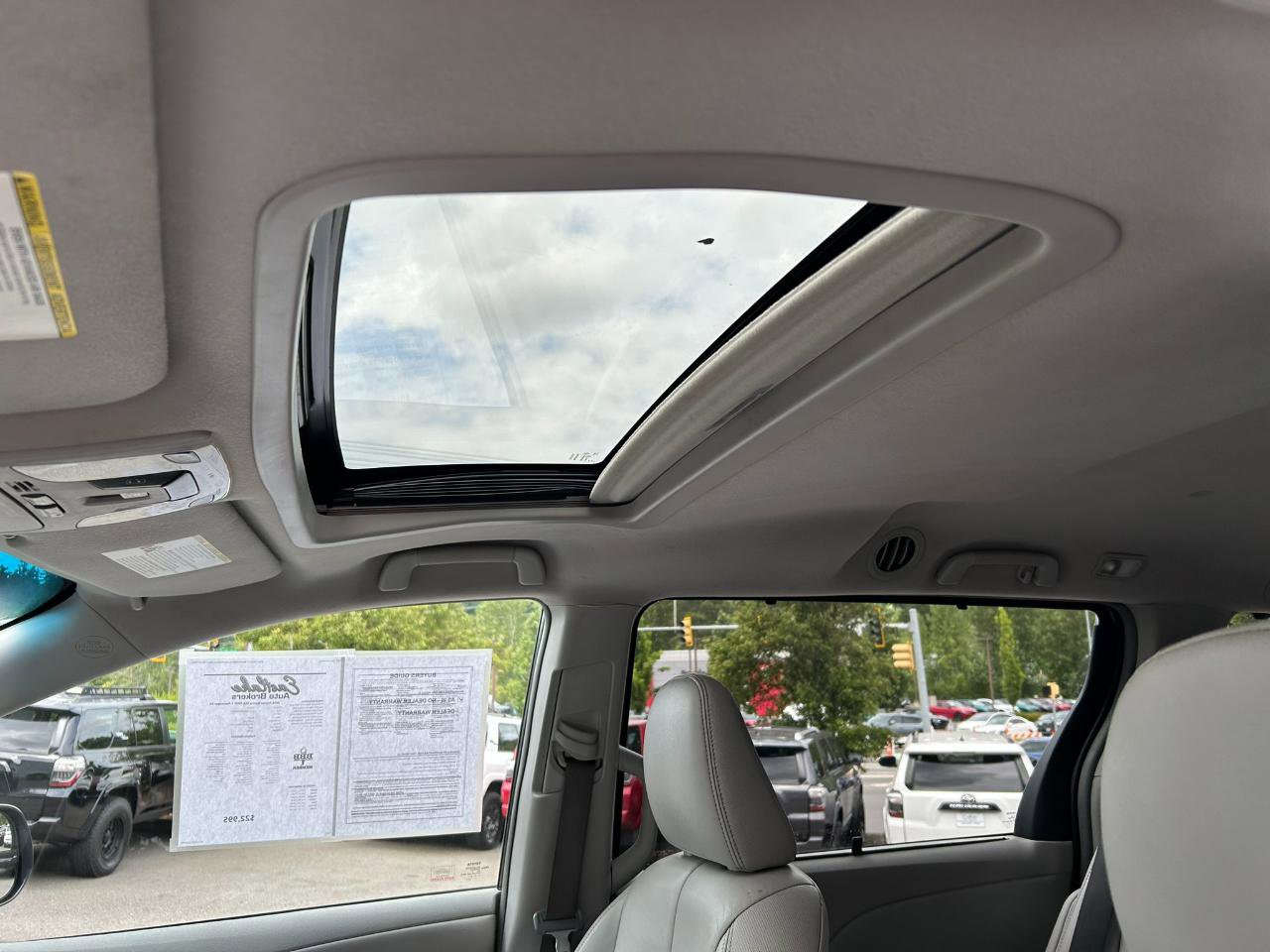 Used 2014 Toyota Sienna XLE AWD/4WD image 11